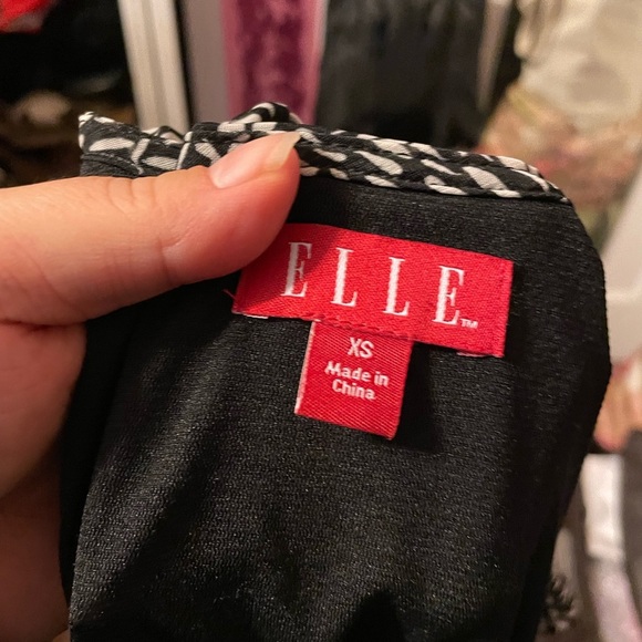 ELLE FLORAL RUFFLE CAREER TOP - Picture 3 of 4